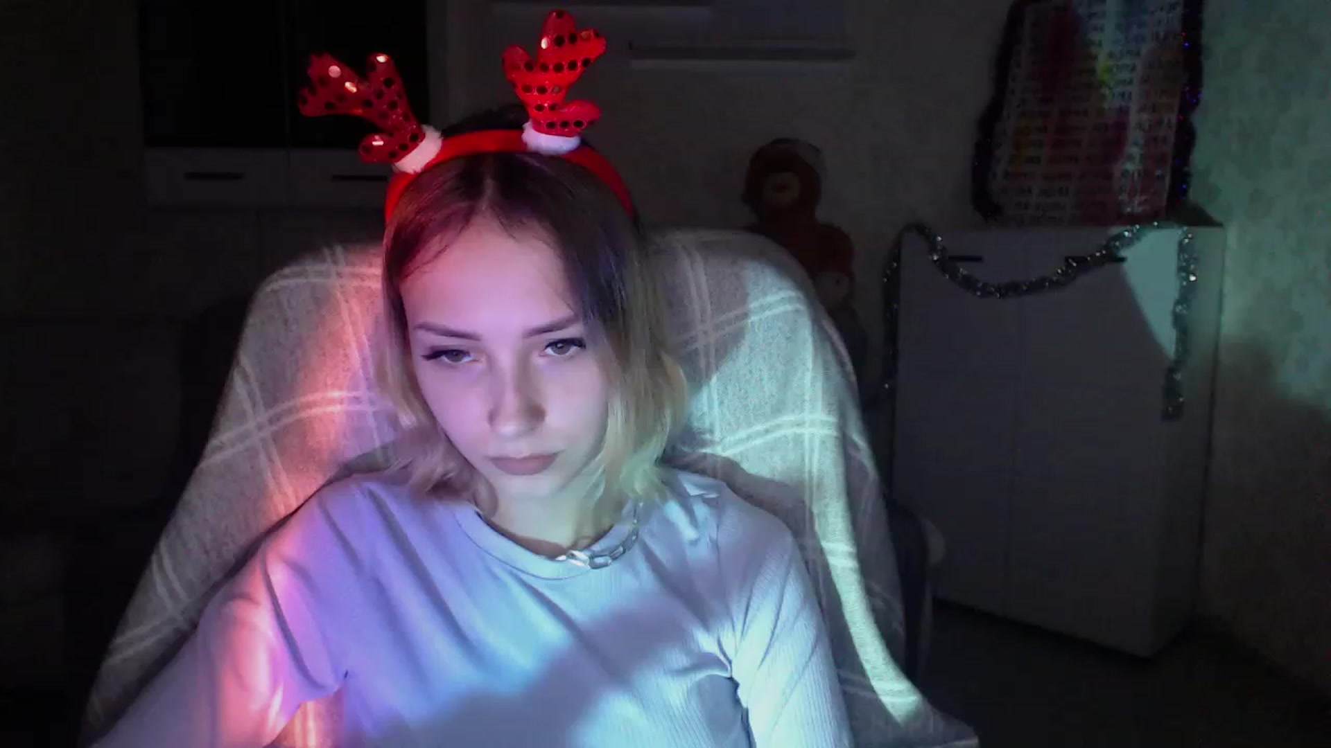 Gallery image thumbnail from Lady_lucky1's myfreecams stream on, 12/21/2022, 17:13 image 19 of 20
