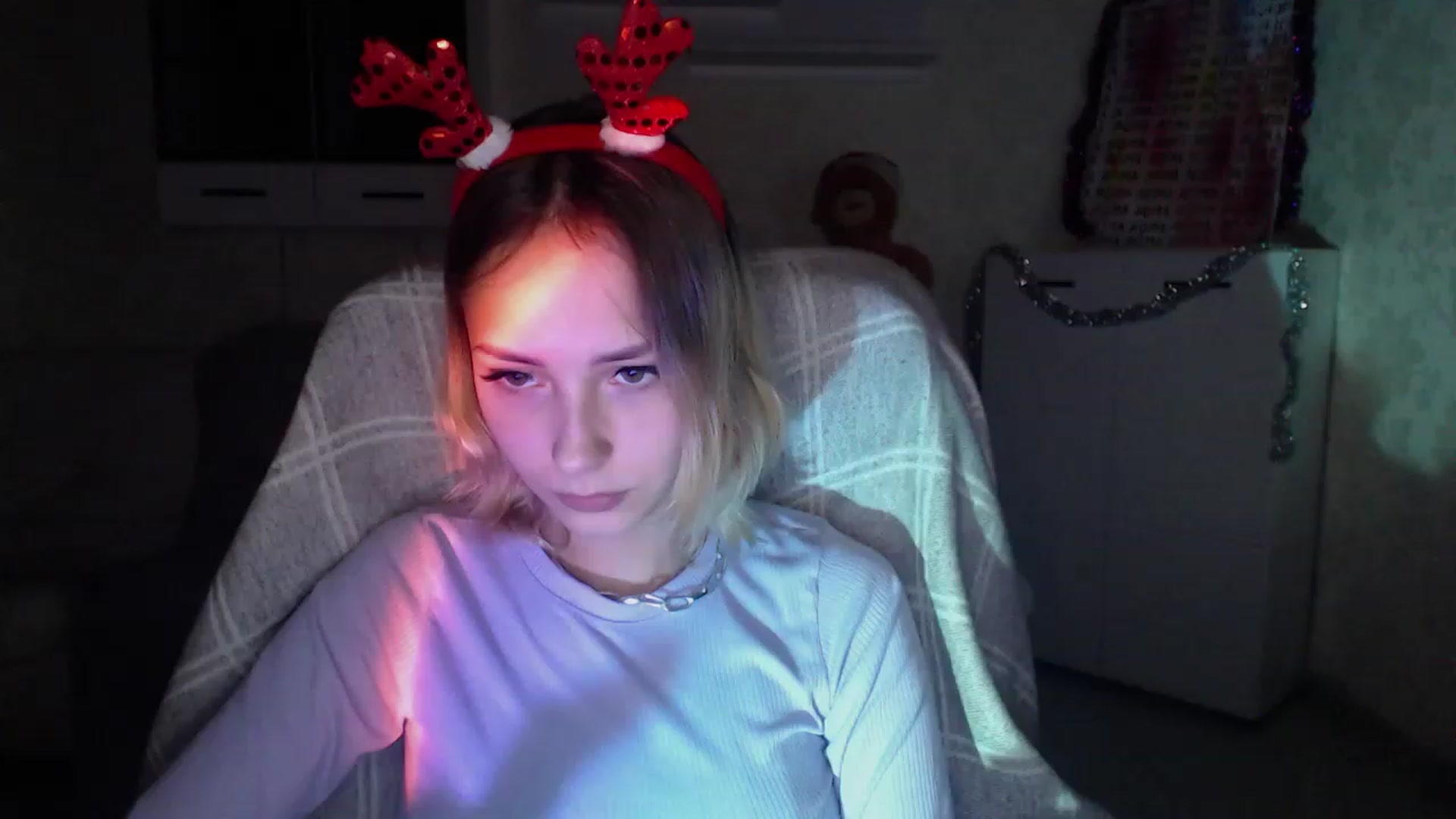 Gallery image thumbnail from Lady_lucky1's myfreecams stream on, 12/21/2022, 17:13 image 10 of 20