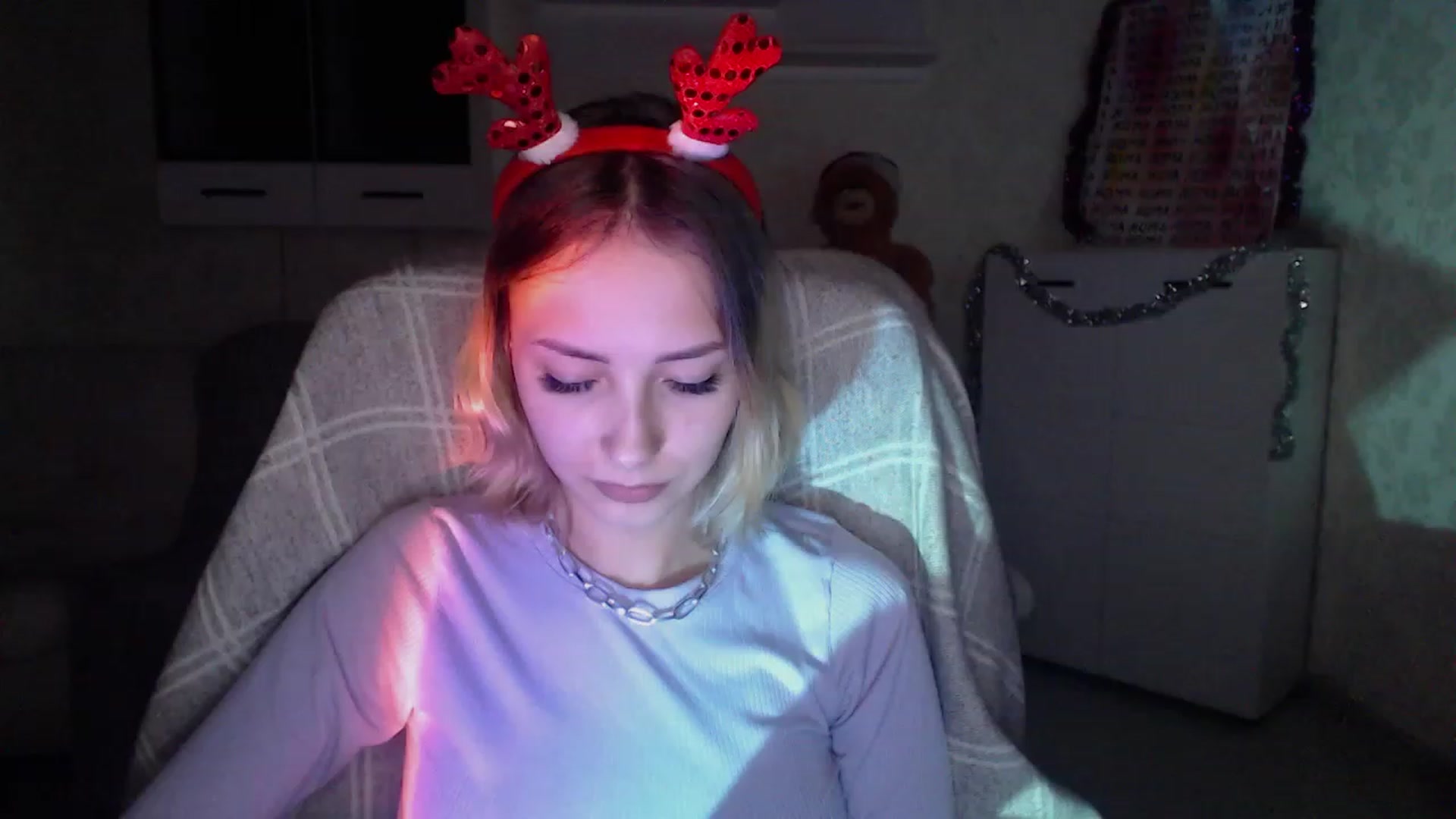 Gallery image thumbnail from Lady_lucky1's myfreecams stream on, 12/21/2022, 17:13 image 5 of 20