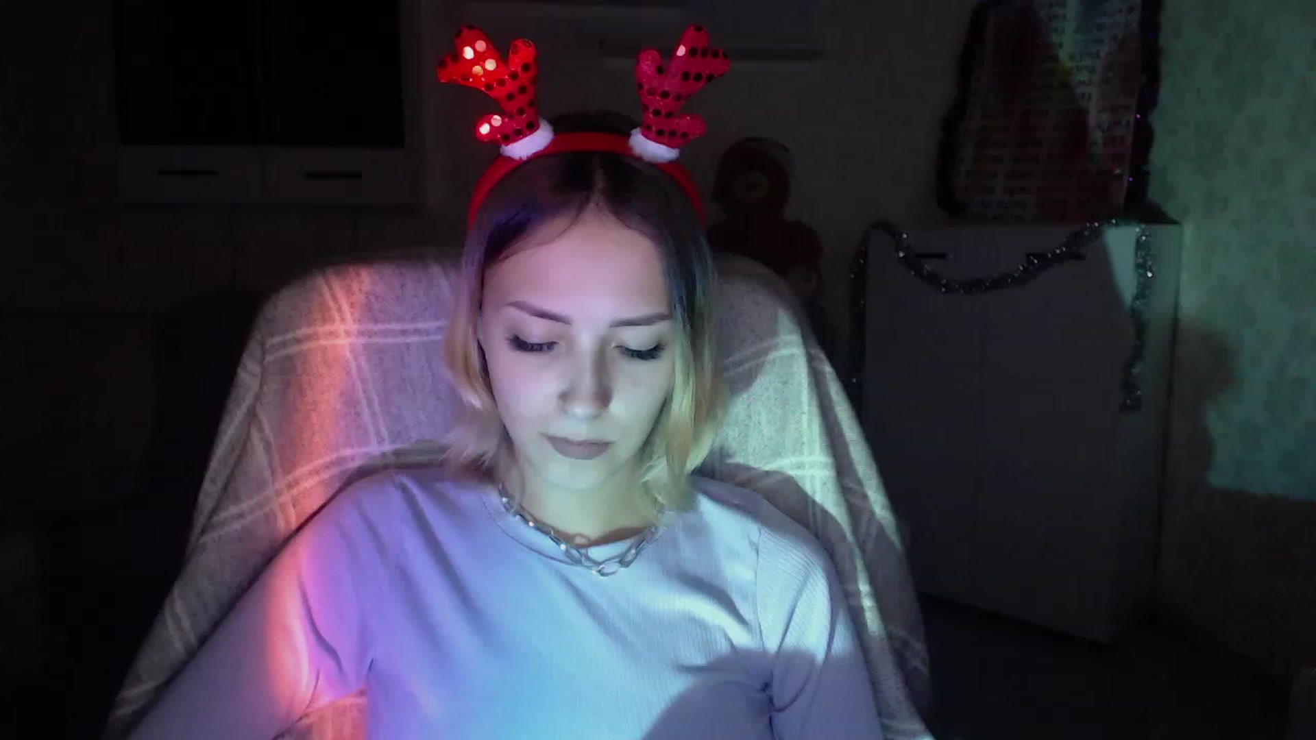 Gallery image thumbnail from Lady_lucky1's myfreecams stream on, 12/21/2022, 17:32 image 15 of 20