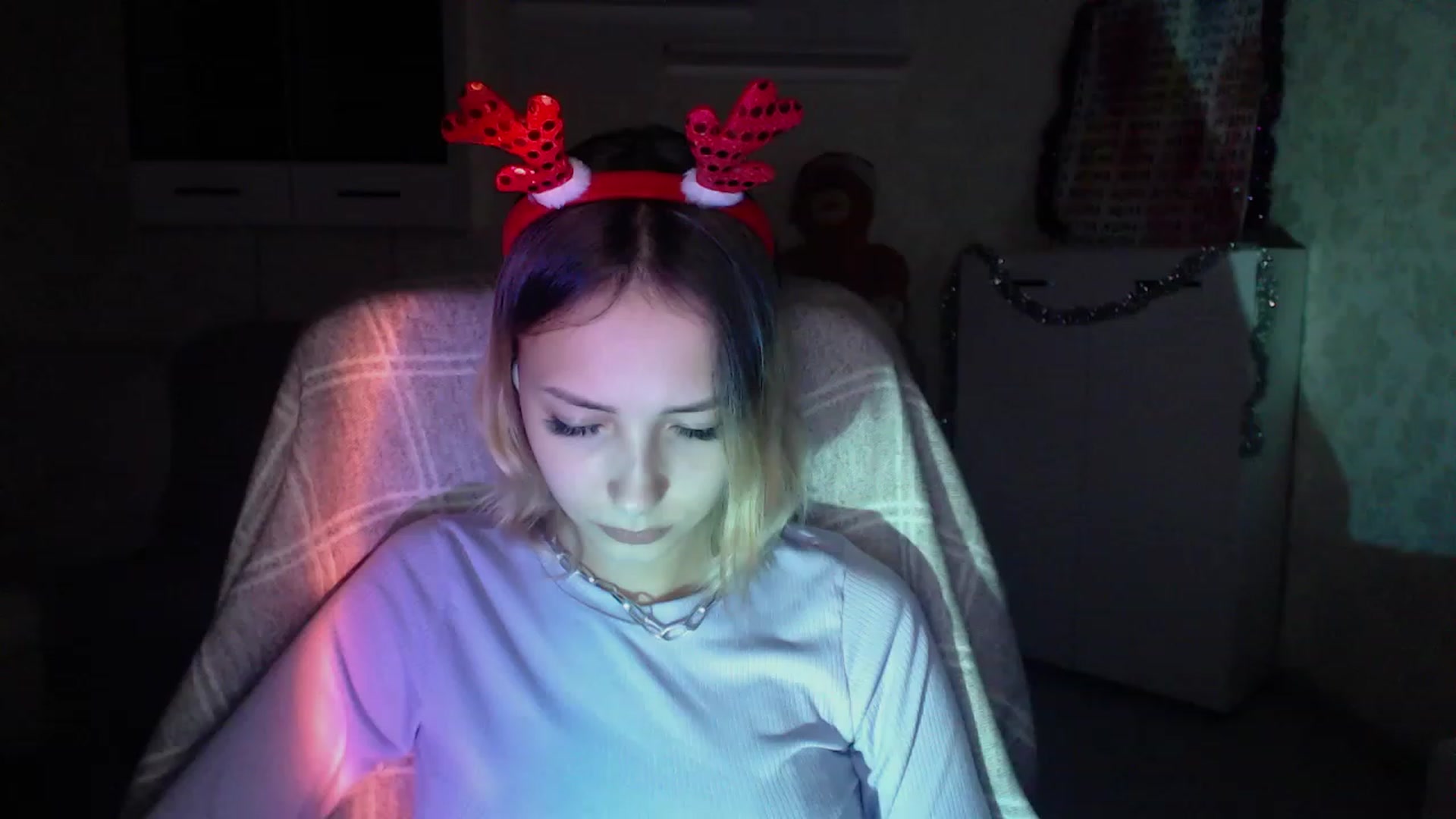 Gallery image thumbnail from Lady_lucky1's myfreecams stream on, 12/21/2022, 17:32 image 7 of 20