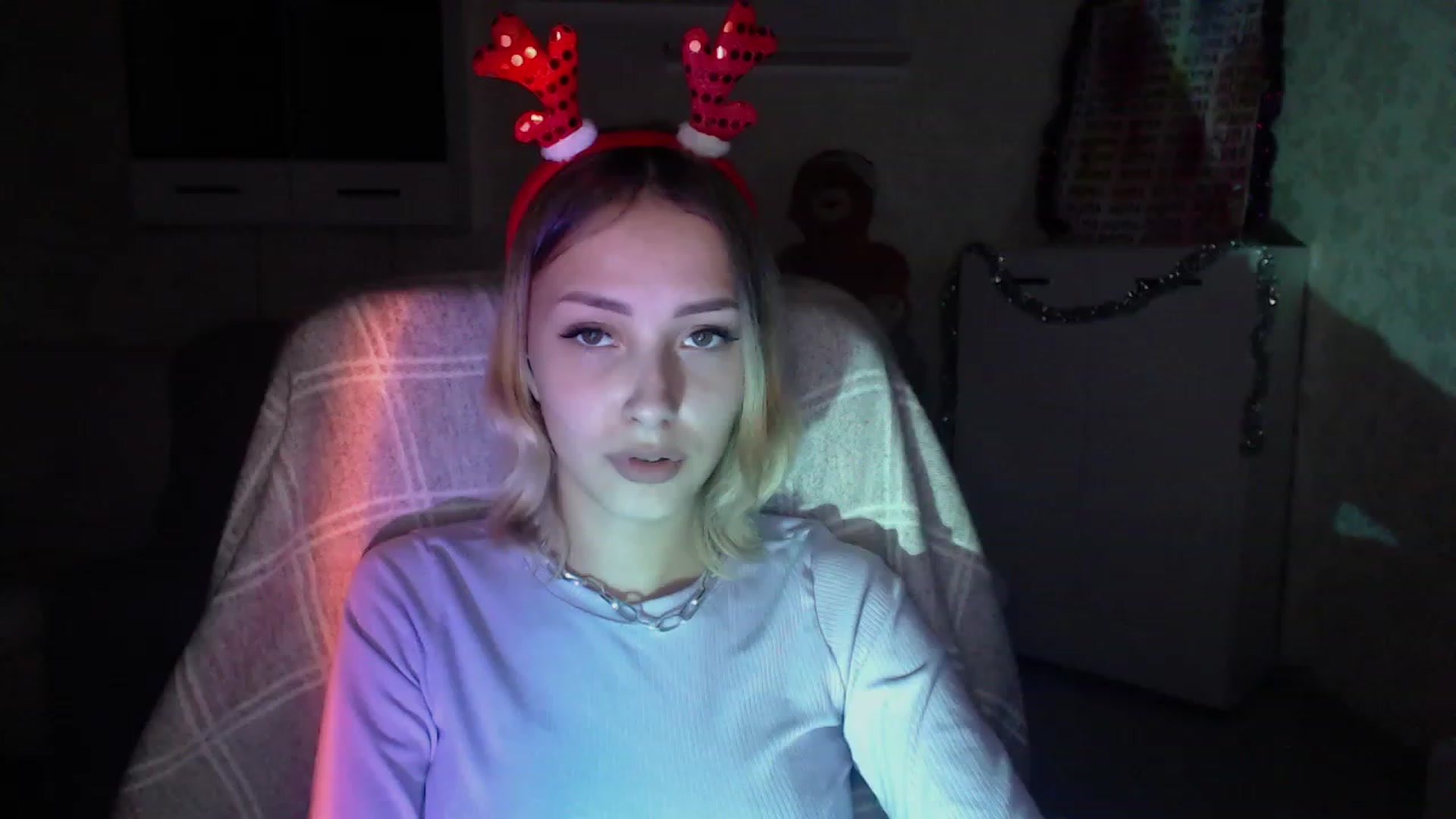 Gallery image thumbnail from Lady_lucky1's myfreecams stream on, 12/21/2022, 17:32 image 18 of 20