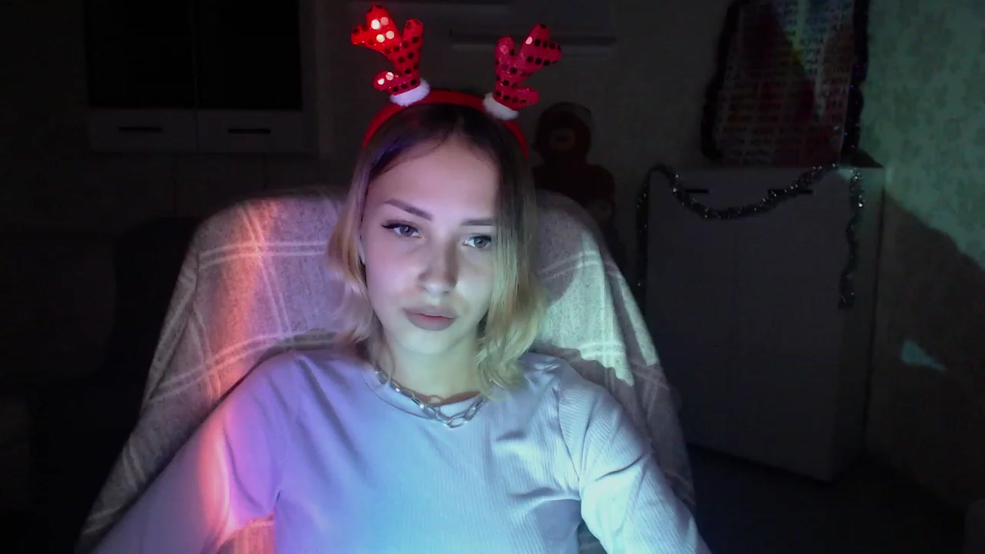 Gallery image thumbnail from Lady_lucky1's myfreecams stream on, 12/21/2022, 17:32 image 12 of 20