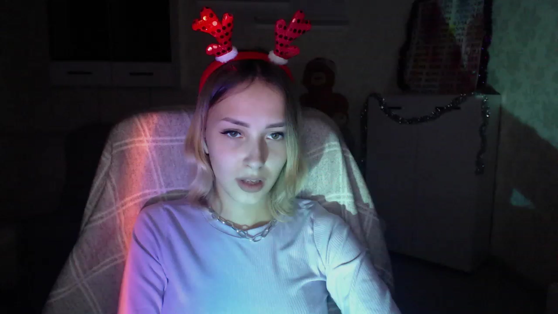 Gallery image thumbnail from Lady_lucky1's myfreecams stream on, 12/21/2022, 17:32 image 13 of 20