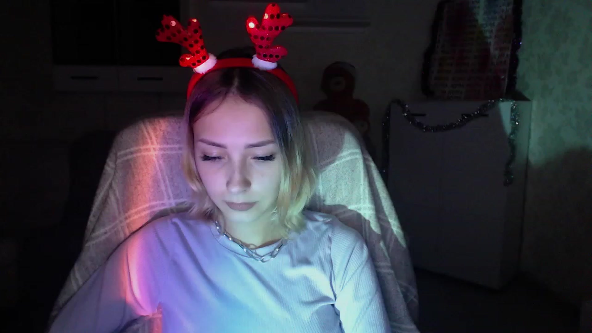 Gallery image thumbnail from Lady_lucky1's myfreecams stream on, 12/21/2022, 17:32 image 17 of 20