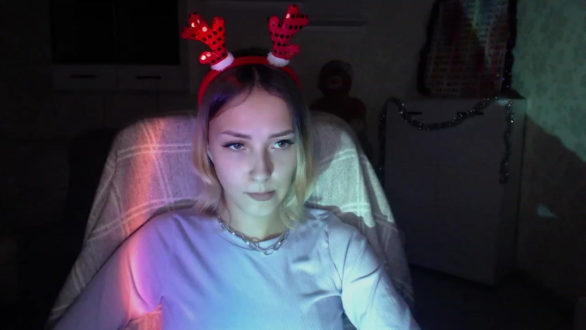 Gallery image thumbnail from Lady_lucky1's myfreecams stream on, 12/21/2022, 17:32 image 16 of 20
