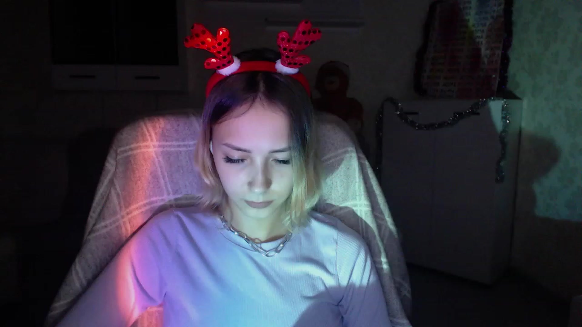 Gallery image thumbnail from Lady_lucky1's myfreecams stream on, 12/21/2022, 17:32 image 9 of 20