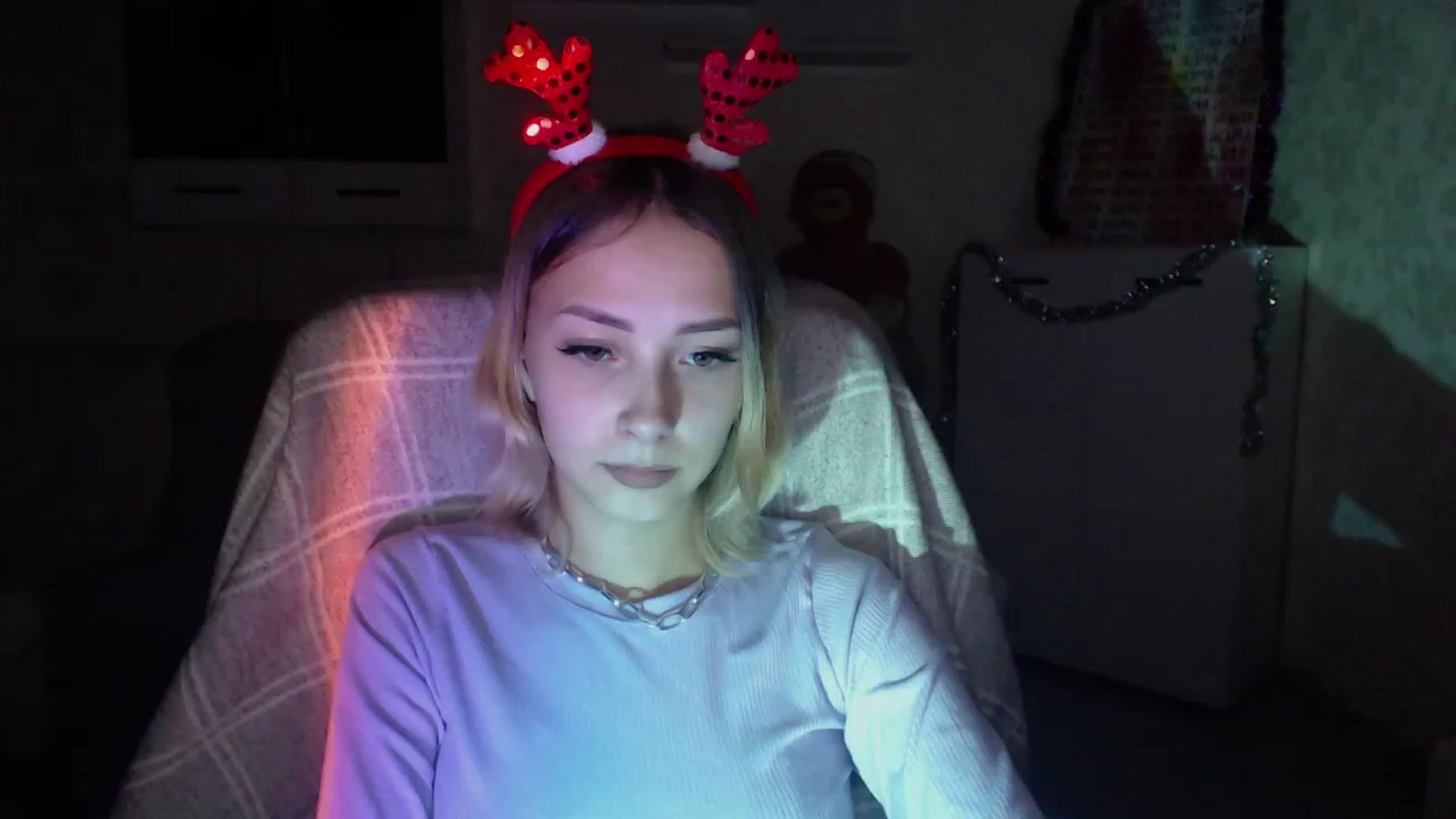 Gallery image thumbnail from Lady_lucky1's myfreecams stream on, 12/21/2022, 17:32 image 14 of 20