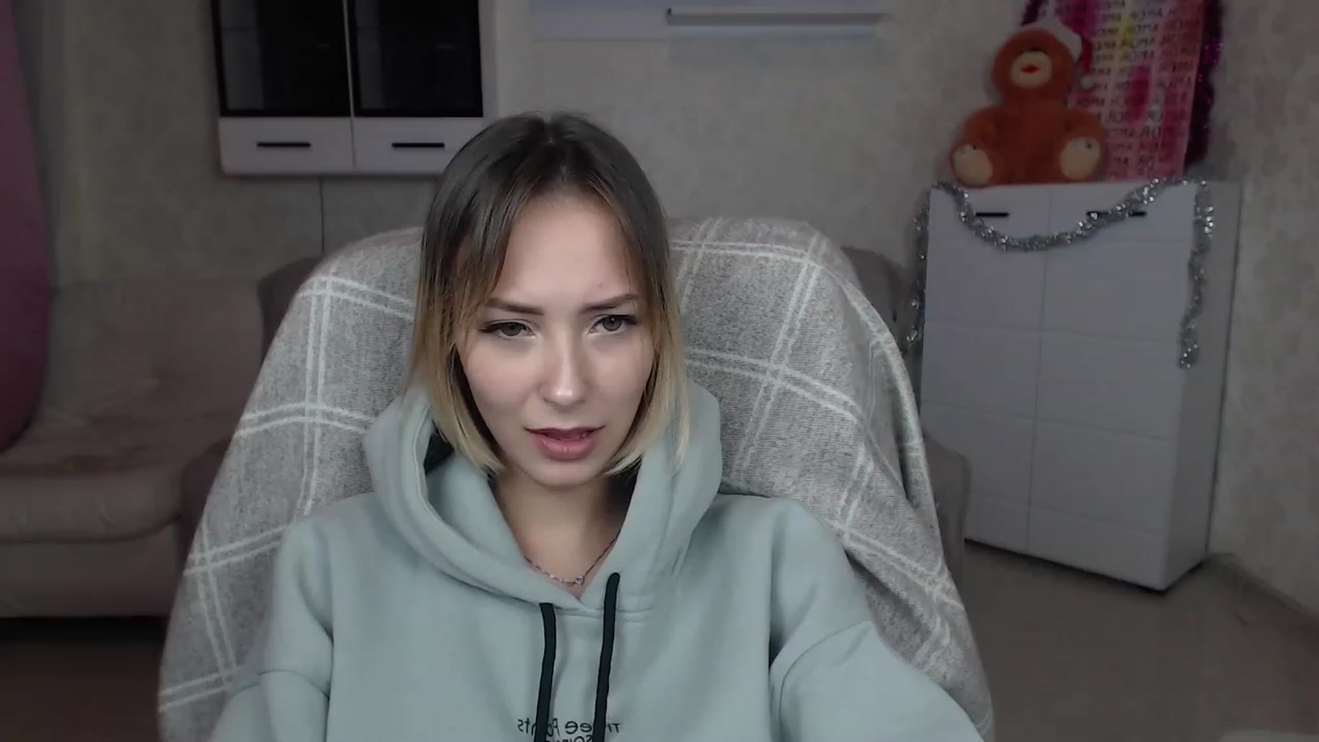 Gallery image thumbnail from Lady_lucky1's myfreecams stream on, 12/25/2022, 18:02 image 15 of 20
