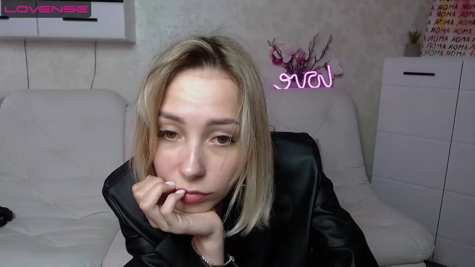 Gallery image thumbnail from Lady_lucky1's myfreecams stream on, 04/18/2023, 15:32 image 19 of 20