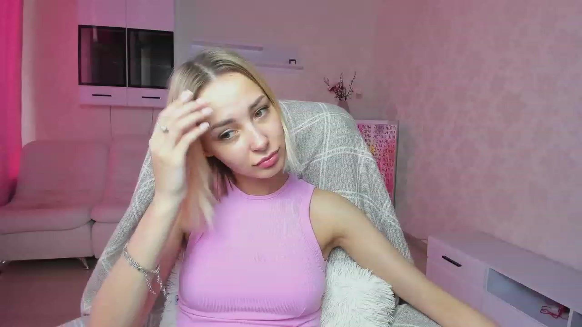 Gallery image thumbnail from Lady_lucky1's myfreecams stream on, 05/20/2023, 15:45 image 4 of 20