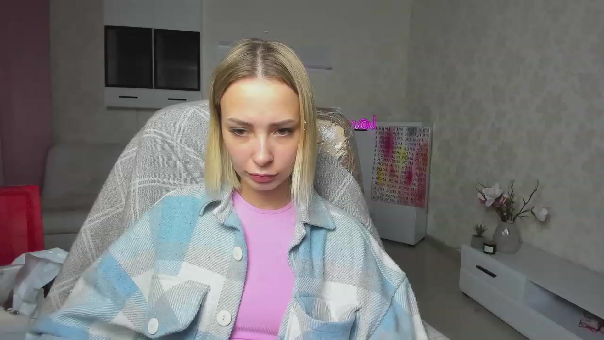 Gallery image thumbnail from Lady_lucky1's myfreecams stream on, 05/20/2023, 18:05 image 18 of 20