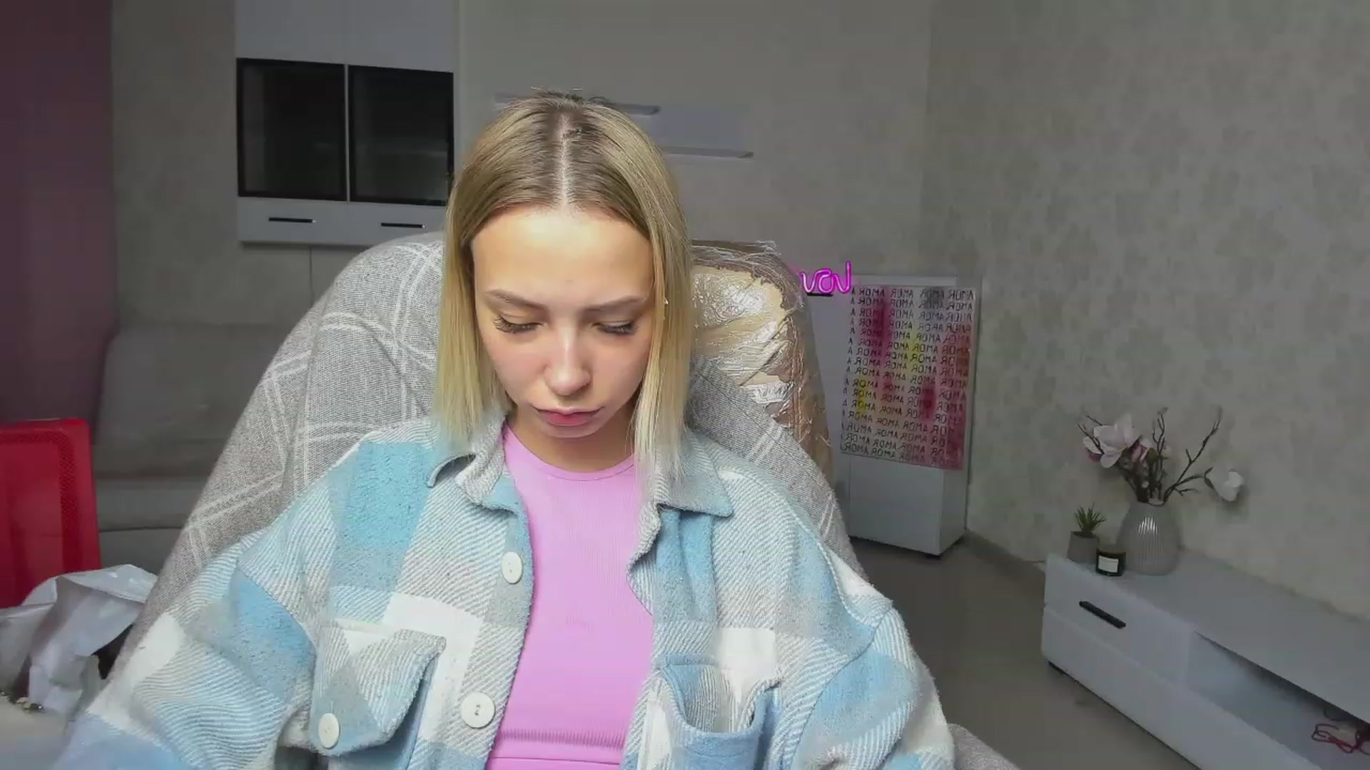 Gallery image thumbnail from Lady_lucky1's myfreecams stream on, 05/20/2023, 18:05 image 20 of 20