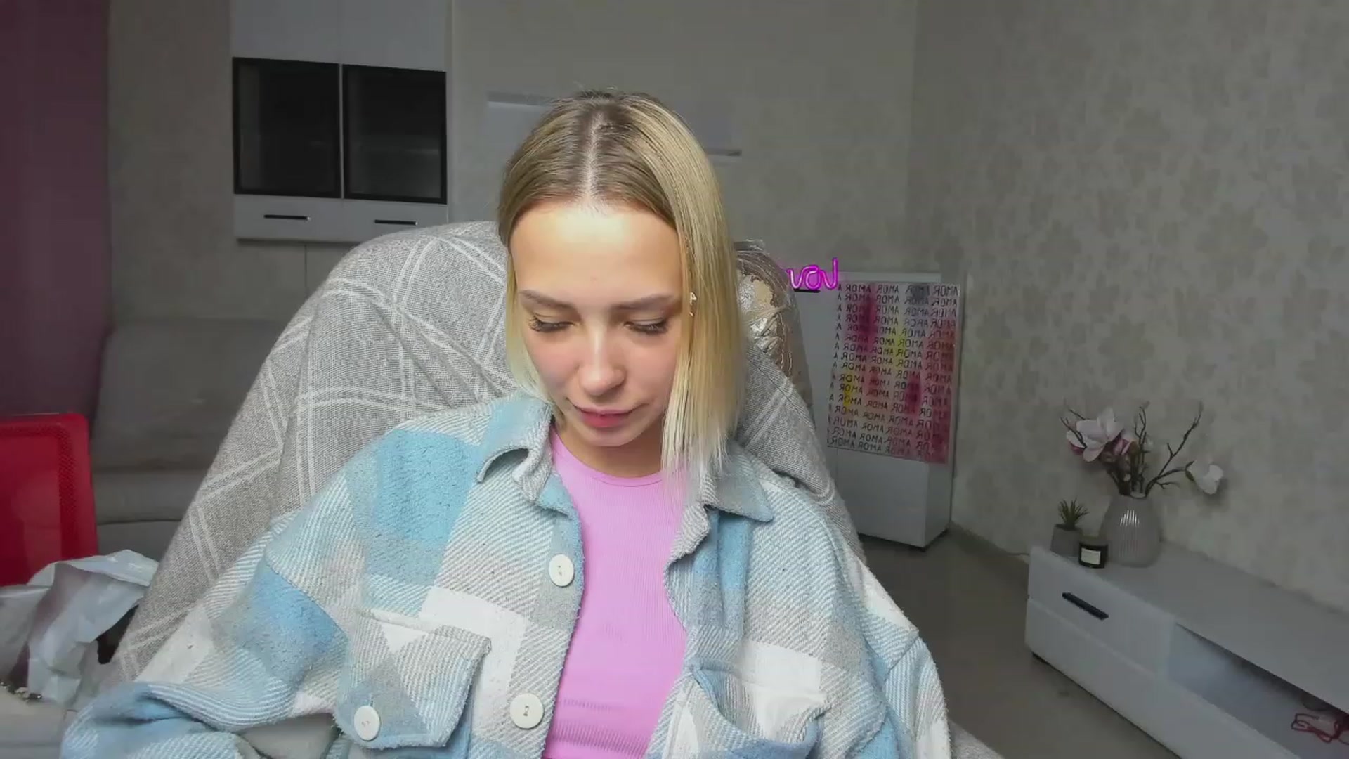 Gallery image thumbnail from Lady_lucky1's myfreecams stream on, 05/20/2023, 18:05 image 17 of 20