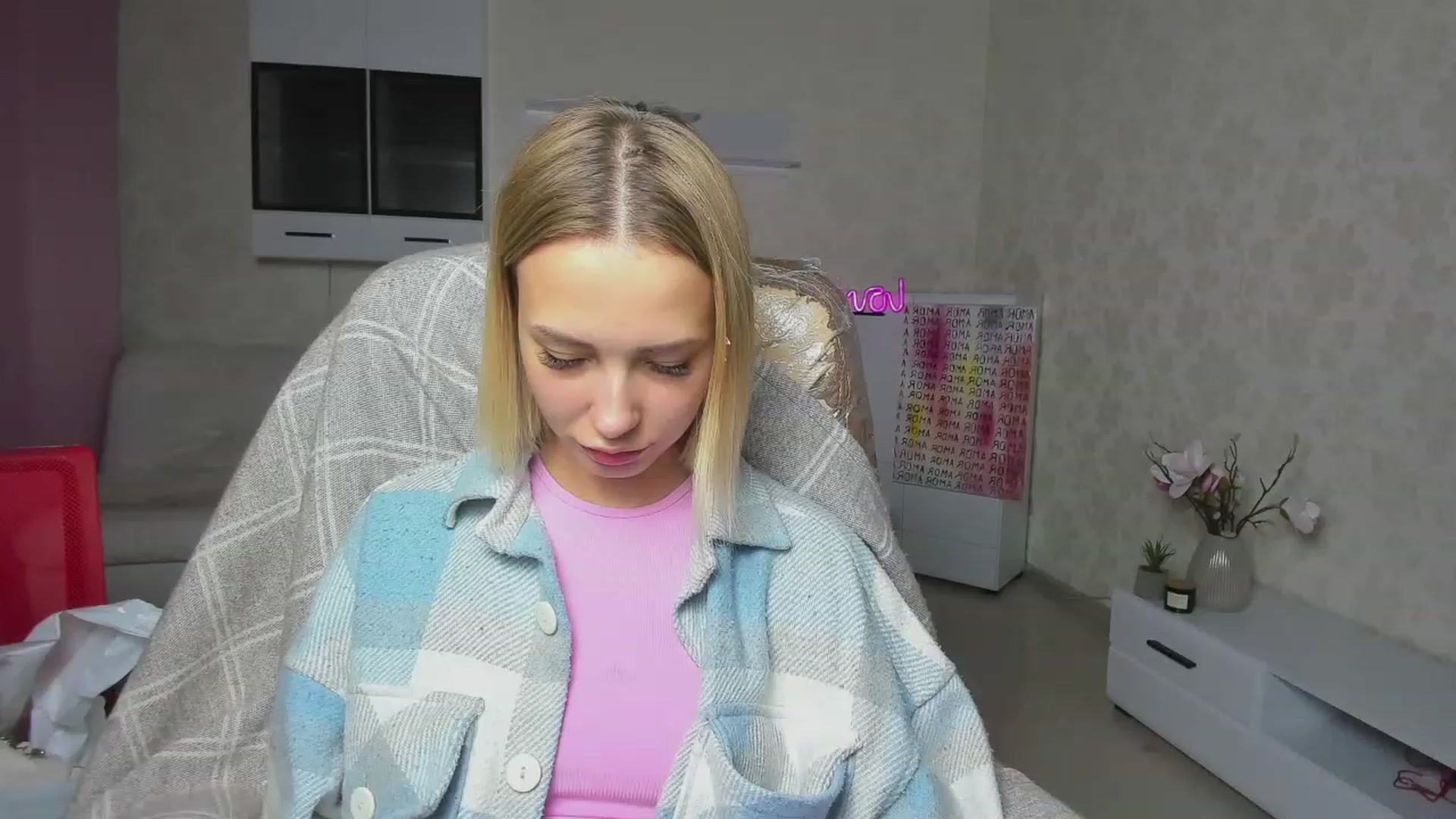 Gallery image thumbnail from Lady_lucky1's myfreecams stream on, 05/20/2023, 18:05 image 19 of 20