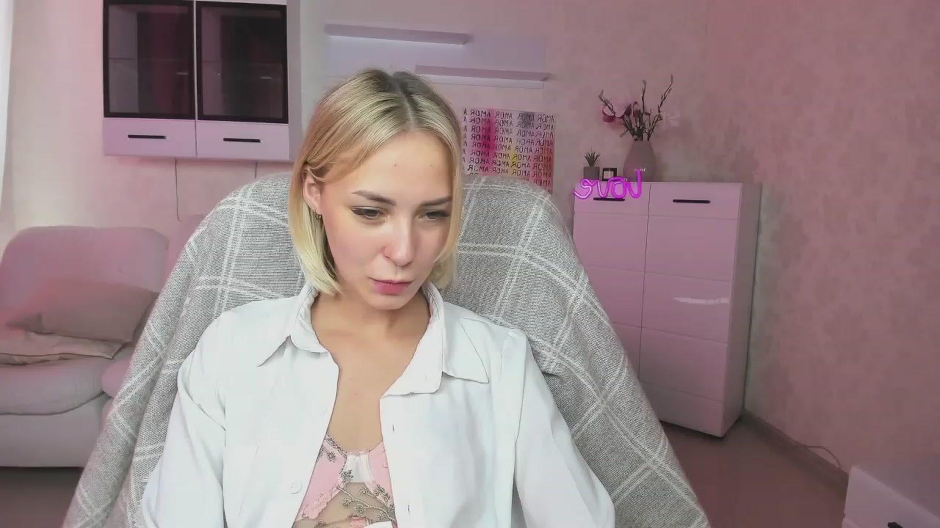 Gallery image thumbnail from Lady_lucky1's myfreecams stream on, 06/04/2023, 07:21 image 7 of 20