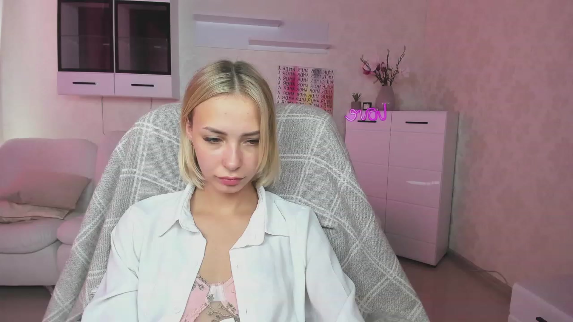 Gallery image thumbnail from Lady_lucky1's myfreecams stream on, 06/04/2023, 07:21 image 18 of 20
