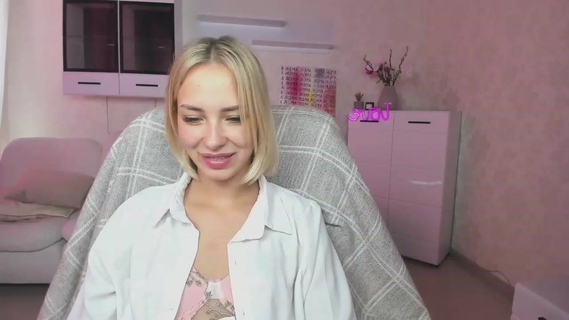 Gallery image thumbnail from Lady_lucky1's myfreecams stream on, 06/04/2023, 07:21 image 1 of 20