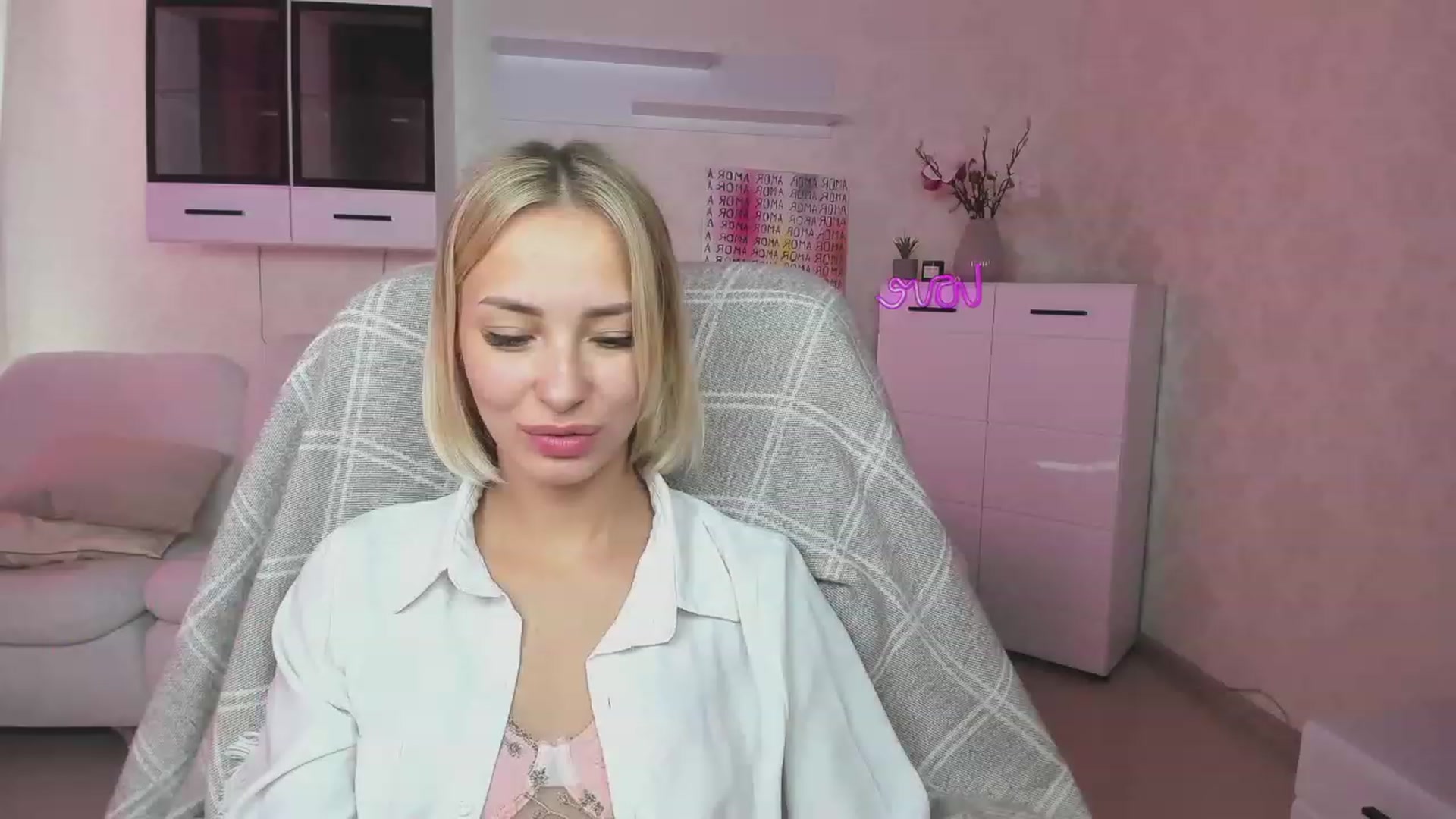 Gallery image thumbnail from Lady_lucky1's myfreecams stream on, 06/04/2023, 07:21 image 20 of 20