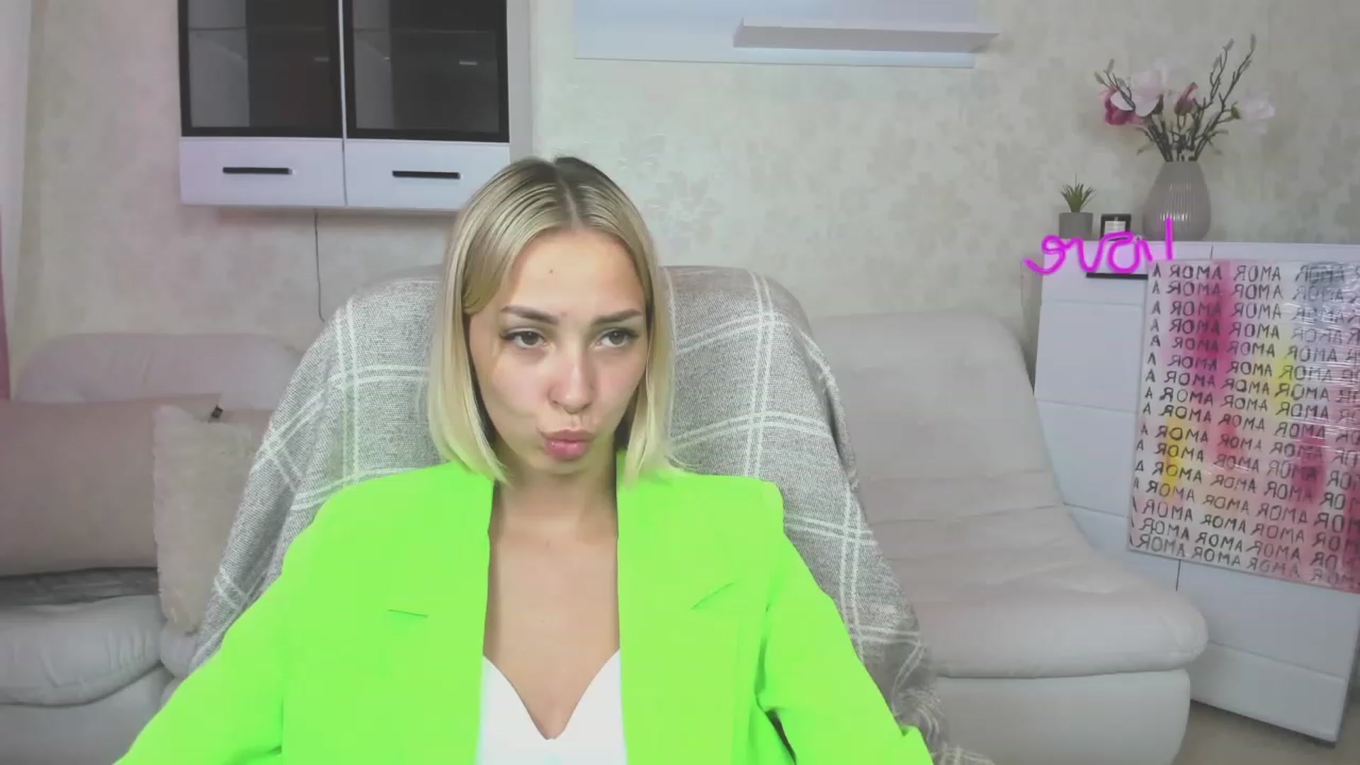 Gallery image thumbnail from Lady_lucky1's myfreecams stream on, 06/06/2023, 17:46 image 9 of 20