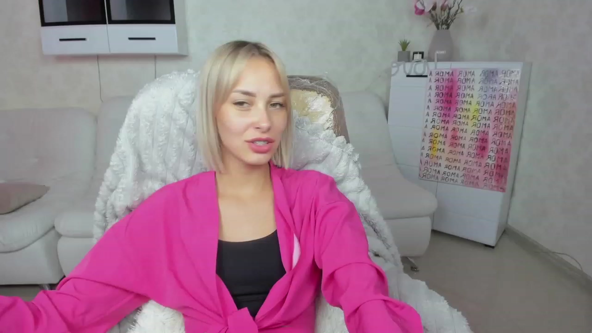 Gallery image thumbnail from Lady_lucky1's myfreecams stream on, 06/10/2023, 17:25 image 19 of 20