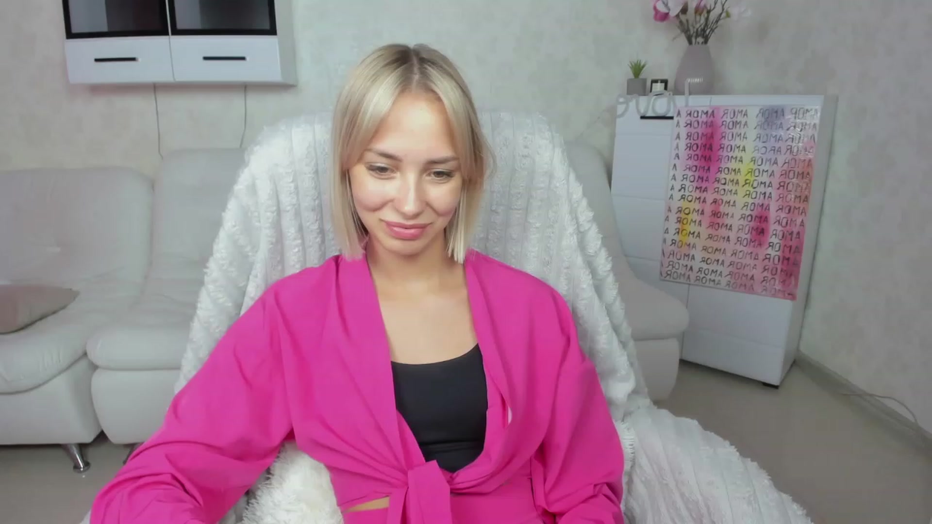 Gallery image thumbnail from Lady_lucky1's myfreecams stream on, 06/10/2023, 17:25 image 20 of 20
