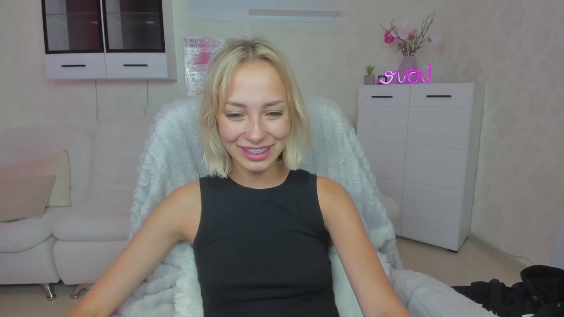 Gallery image thumbnail from Lady_lucky1's myfreecams stream on, 06/19/2023, 05:11 image 7 of 20