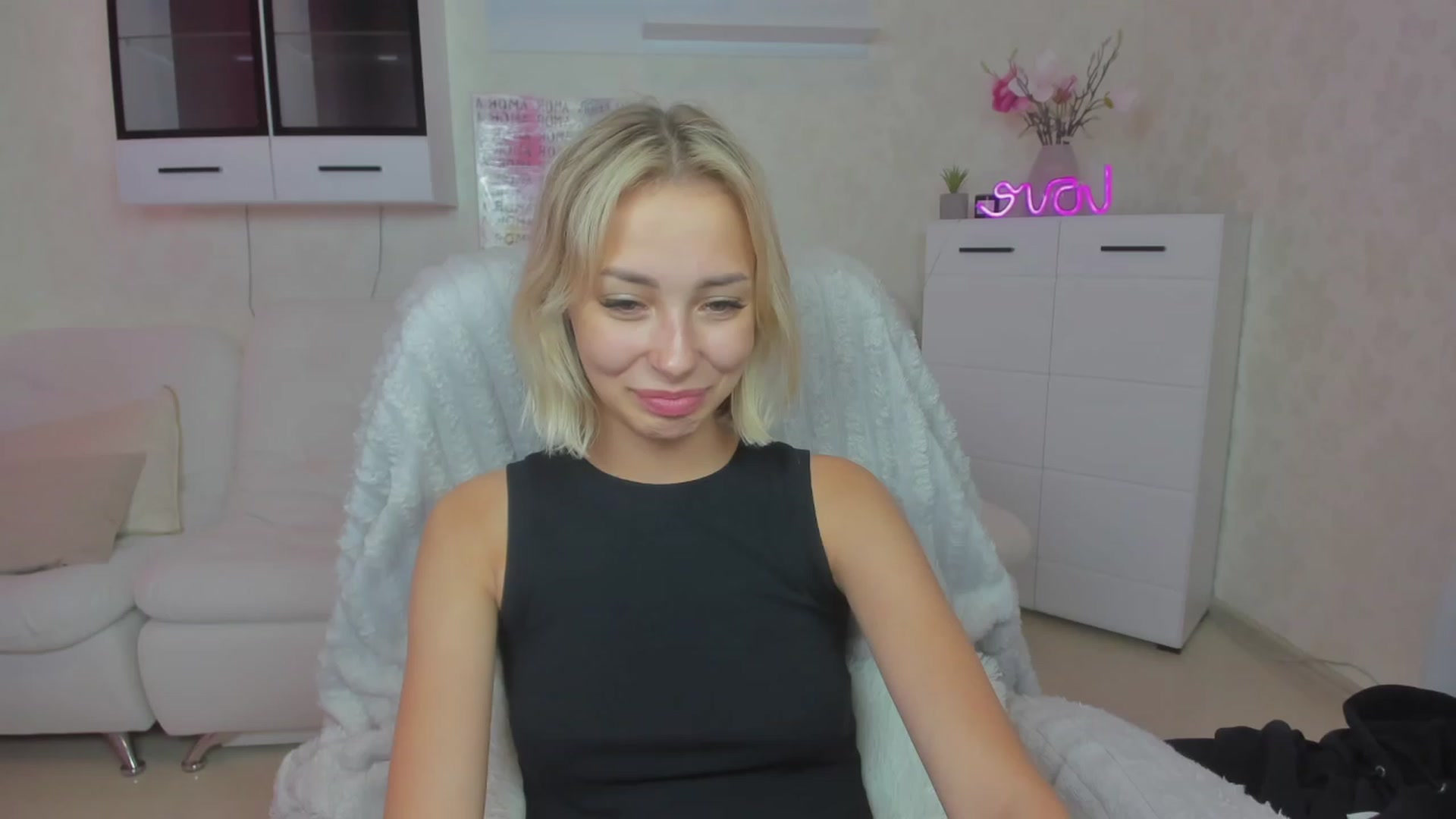 Gallery image thumbnail from Lady_lucky1's myfreecams stream on, 06/19/2023, 05:11 image 12 of 20