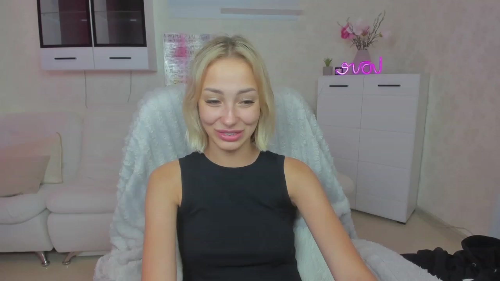 Gallery image thumbnail from Lady_lucky1's myfreecams stream on, 06/19/2023, 05:11 image 14 of 20
