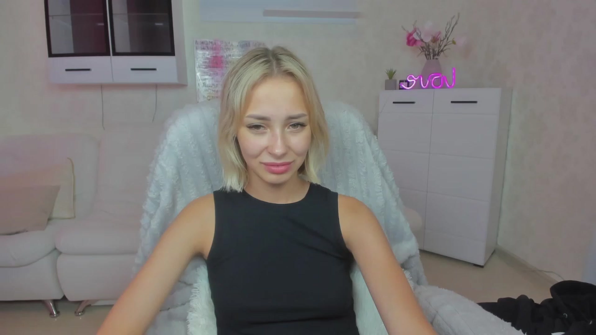 Gallery image thumbnail from Lady_lucky1's myfreecams stream on, 06/19/2023, 05:11 image 18 of 20