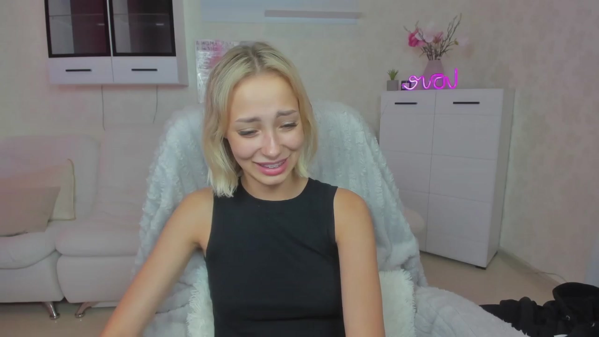 Gallery image thumbnail from Lady_lucky1's myfreecams stream on, 06/19/2023, 05:11 image 13 of 20