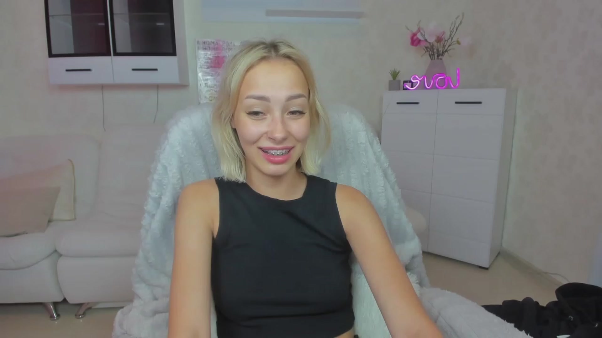 Gallery image thumbnail from Lady_lucky1's myfreecams stream on, 06/19/2023, 05:11 image 5 of 20
