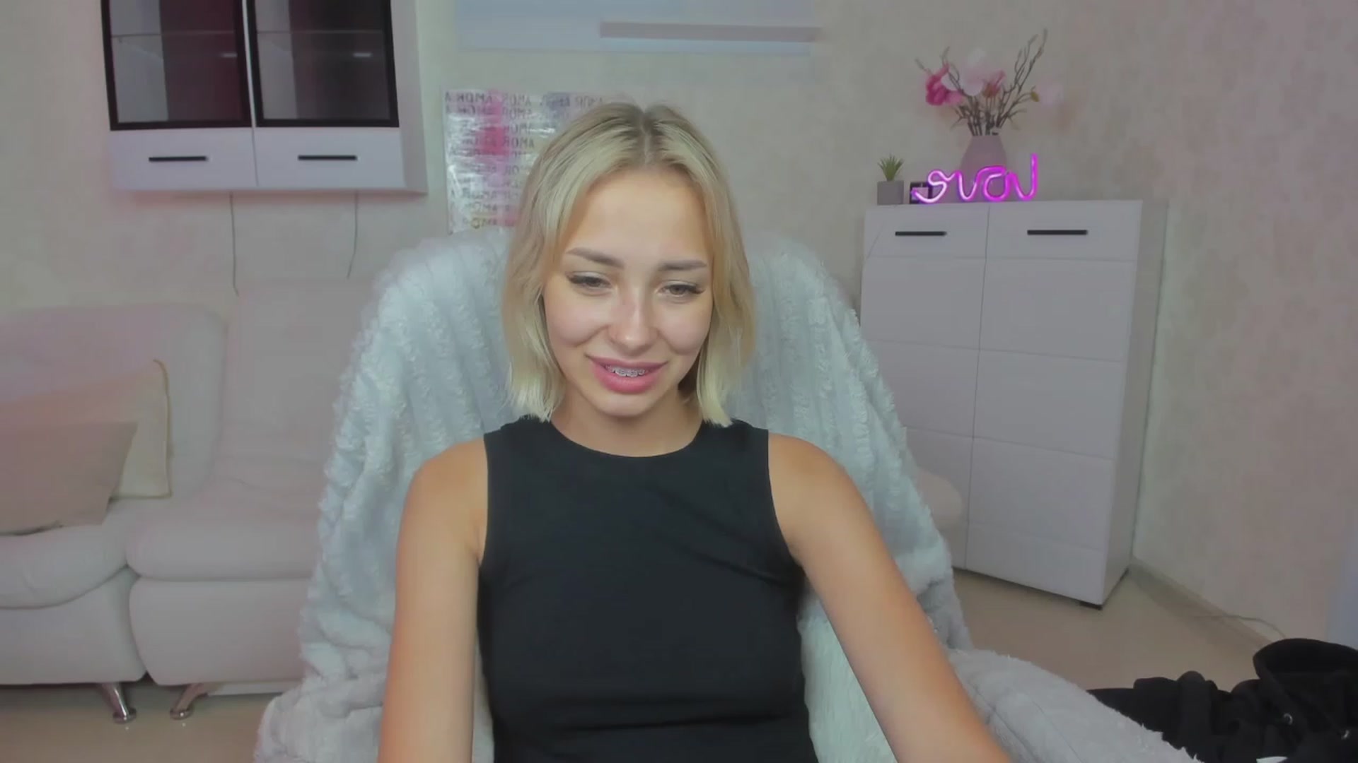 Gallery image thumbnail from Lady_lucky1's myfreecams stream on, 06/19/2023, 05:11 image 17 of 20