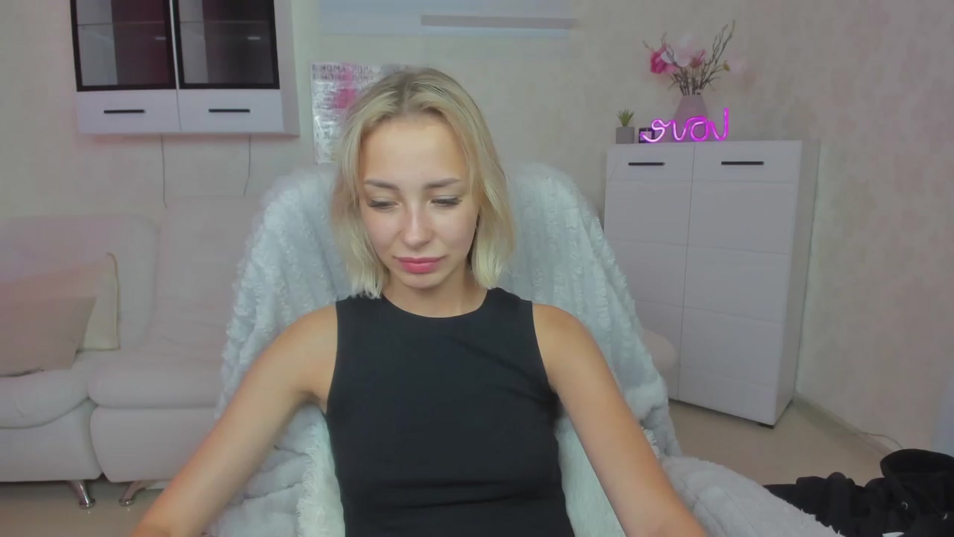 Gallery image thumbnail from Lady_lucky1's myfreecams stream on, 06/19/2023, 05:11 image 10 of 20