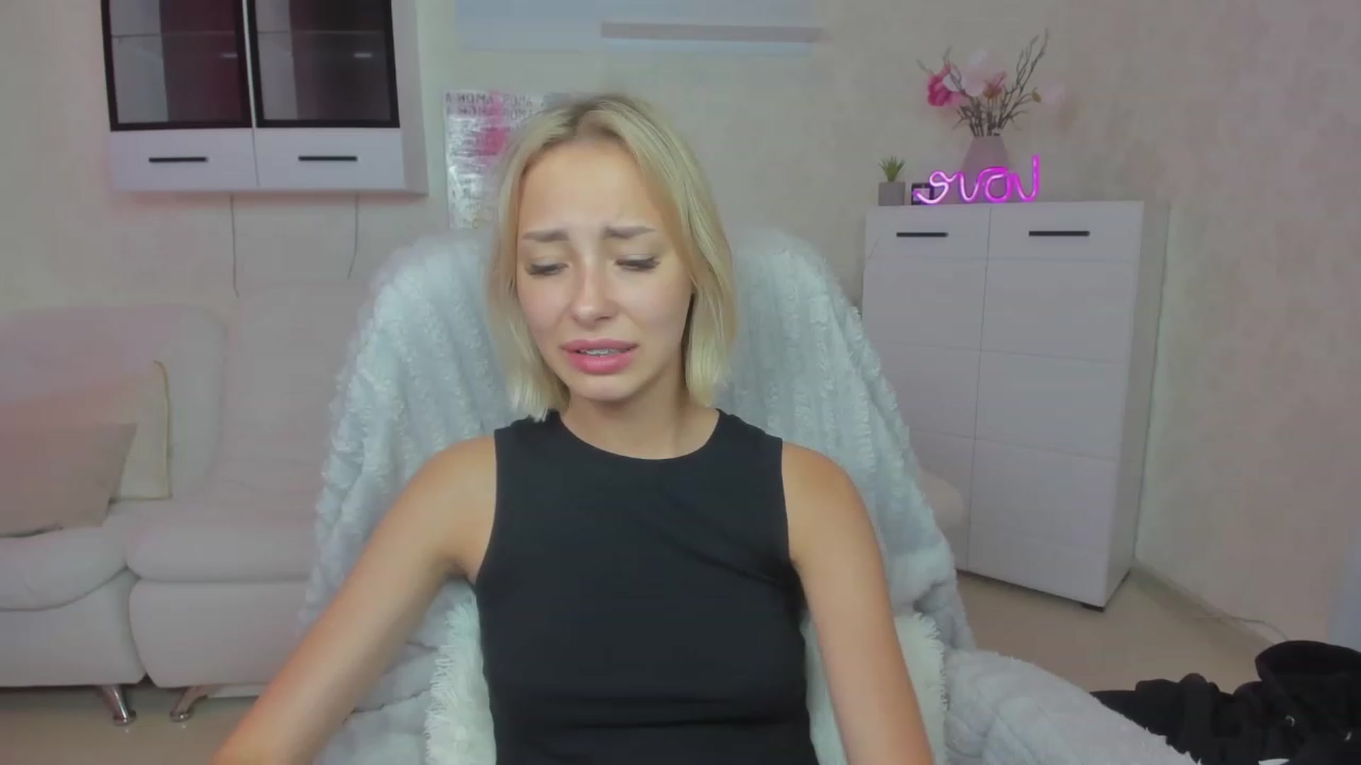 Gallery image thumbnail from Lady_lucky1's myfreecams stream on, 06/19/2023, 05:11 image 15 of 20