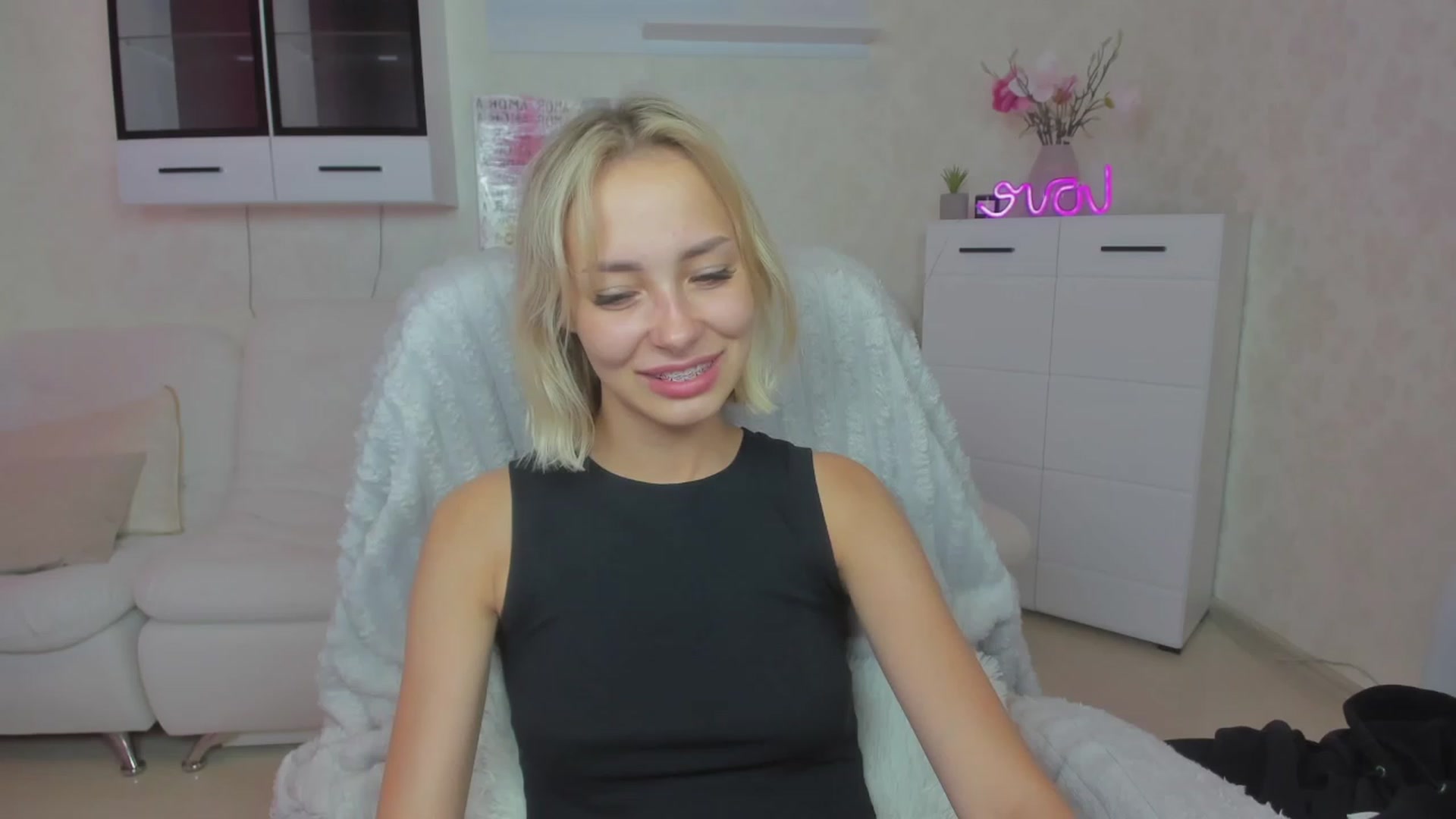 Gallery image thumbnail from Lady_lucky1's myfreecams stream on, 06/19/2023, 05:11 image 9 of 20