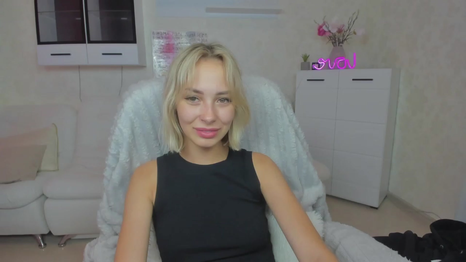 Gallery image thumbnail from Lady_lucky1's myfreecams stream on, 06/19/2023, 05:11 image 2 of 20