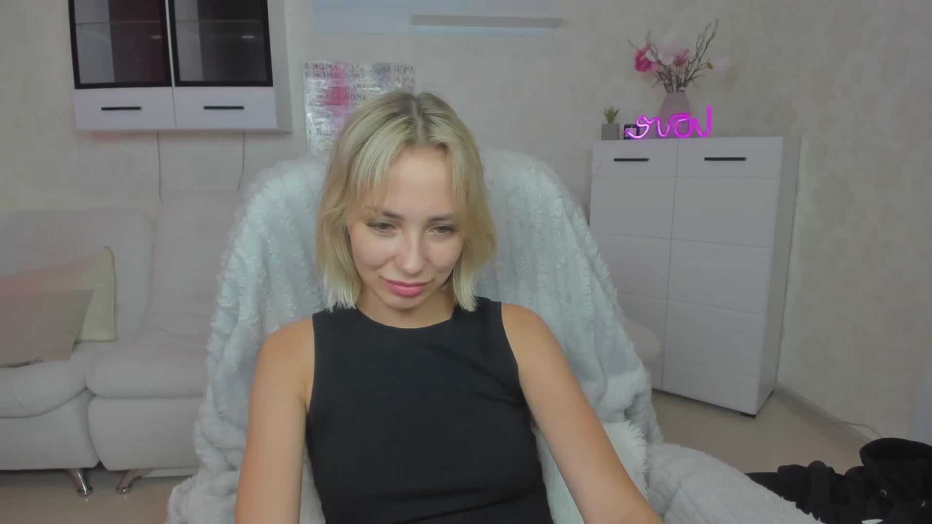 Gallery image thumbnail from Lady_lucky1's myfreecams stream on, 06/19/2023, 05:11 image 1 of 20