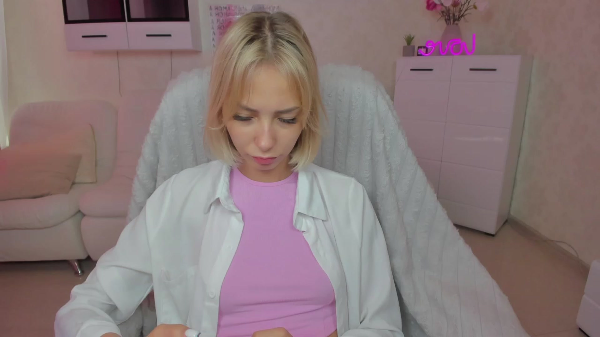 Gallery image thumbnail from Lady_lucky1's myfreecams stream on, 06/20/2023, 06:29 image 1 of 20