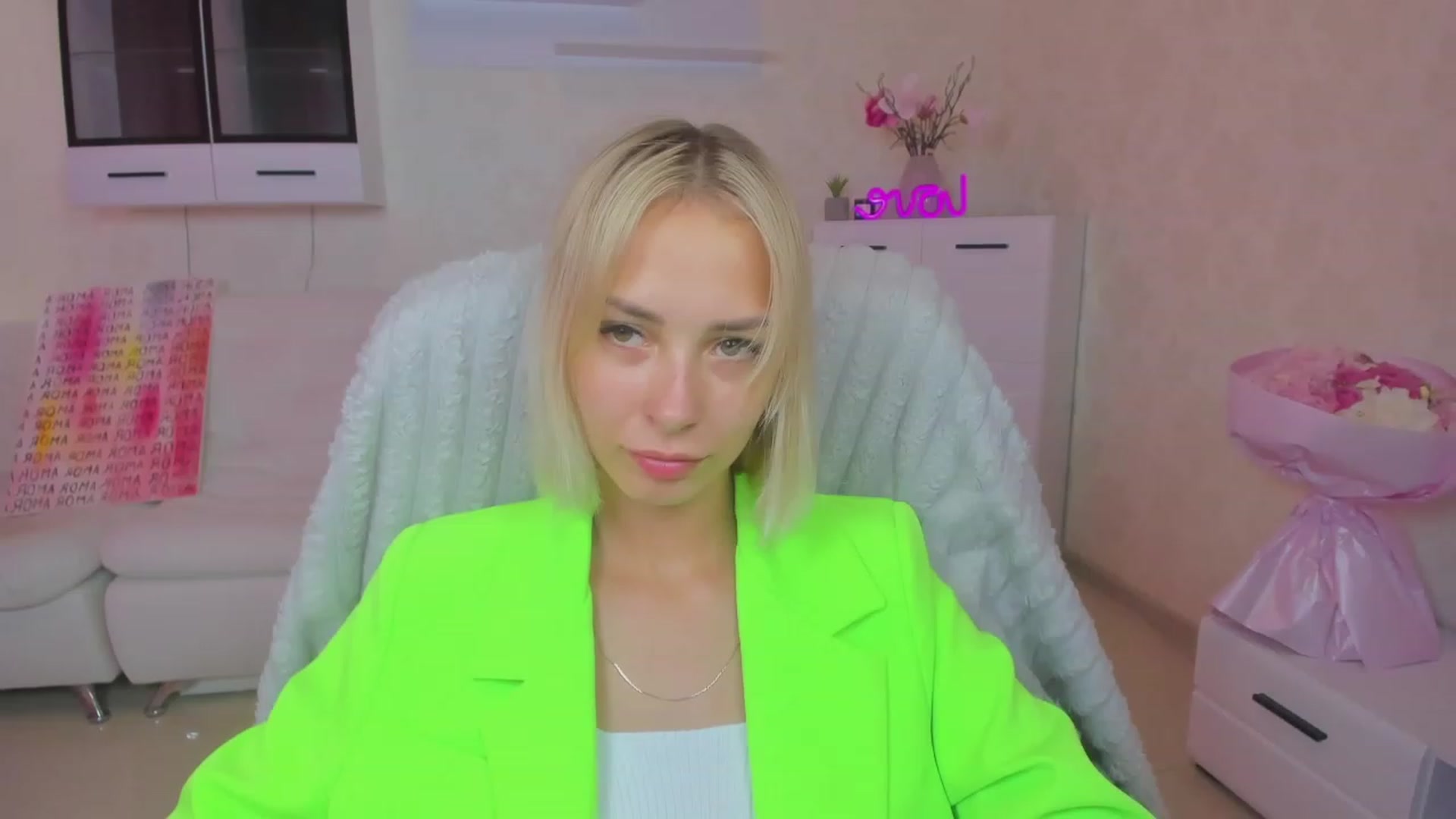 Gallery image thumbnail from Lady_lucky1's myfreecams stream on, 06/22/2023, 17:52 image 8 of 20