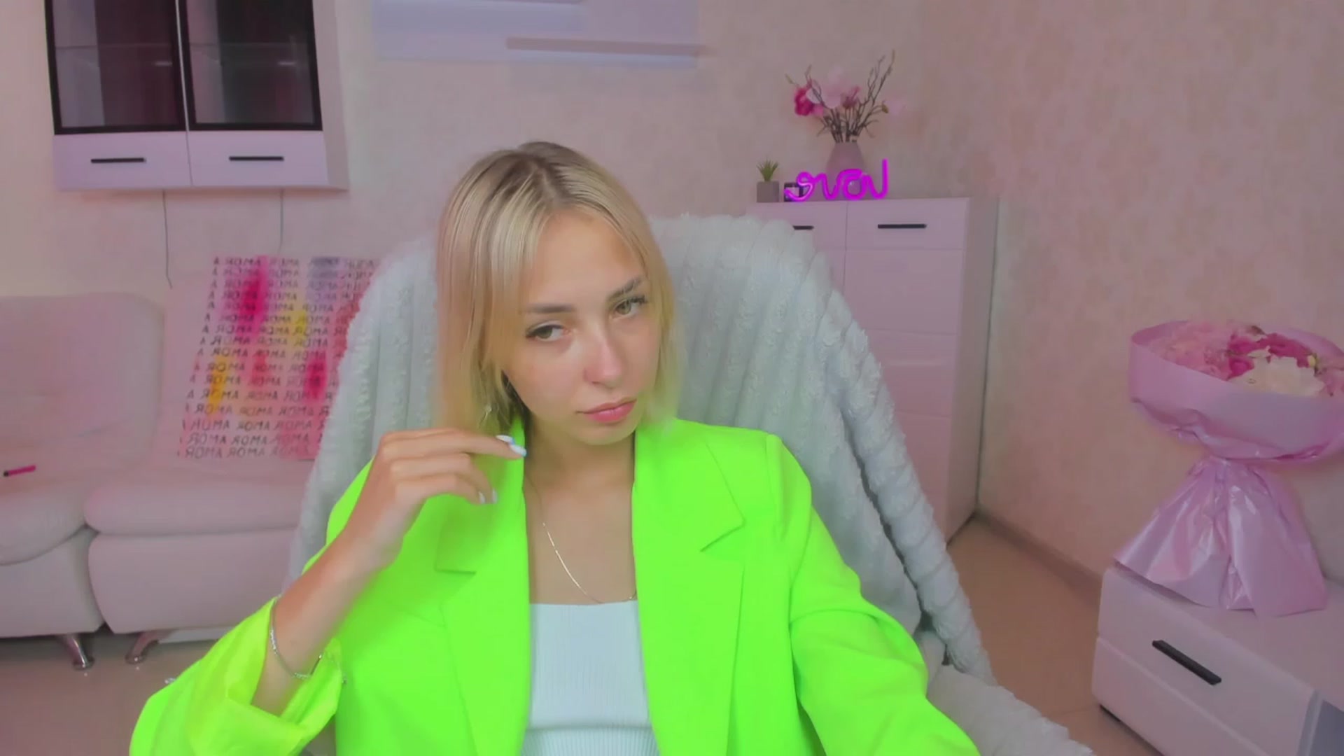 Gallery image thumbnail from Lady_lucky1's myfreecams stream on, 06/22/2023, 17:52 image 3 of 20