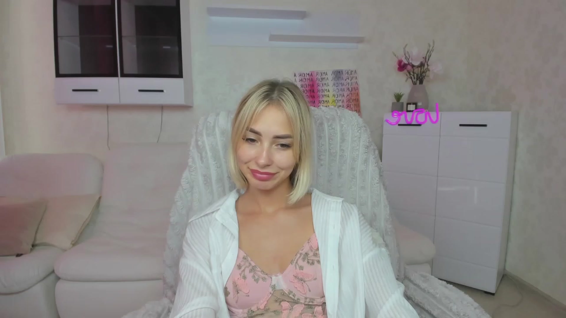 Gallery image thumbnail from Lady_lucky1's myfreecams stream on, 07/13/2023, 15:50 image 10 of 20