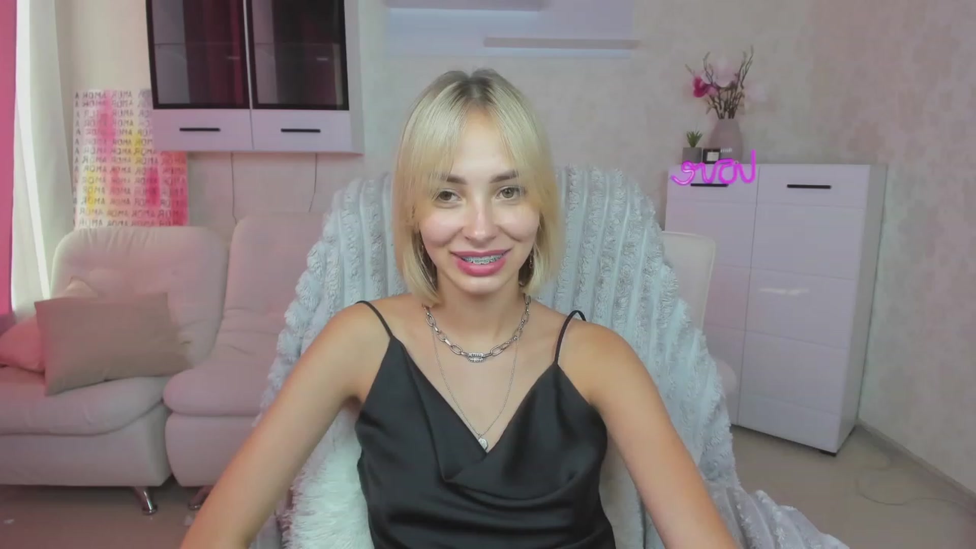 Gallery image thumbnail from Lady_lucky1's myfreecams stream on, 07/18/2023, 17:21 image 5 of 20