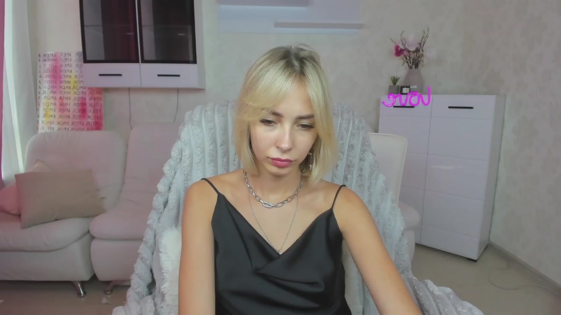 Gallery image thumbnail from Lady_lucky1's myfreecams stream on, 07/18/2023, 17:21 image 10 of 20