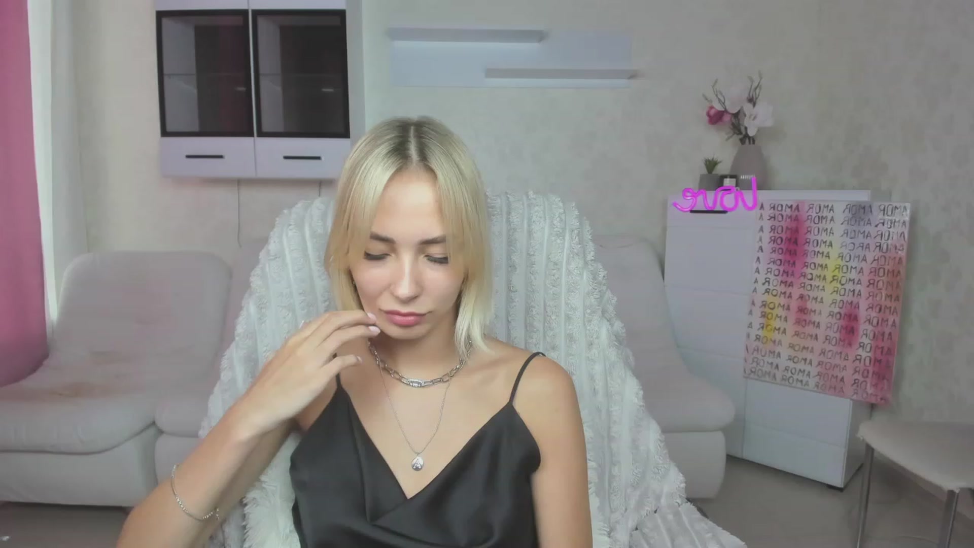 Gallery image thumbnail from Lady_lucky1's myfreecams stream on, 07/24/2023, 17:46 image 4 of 20