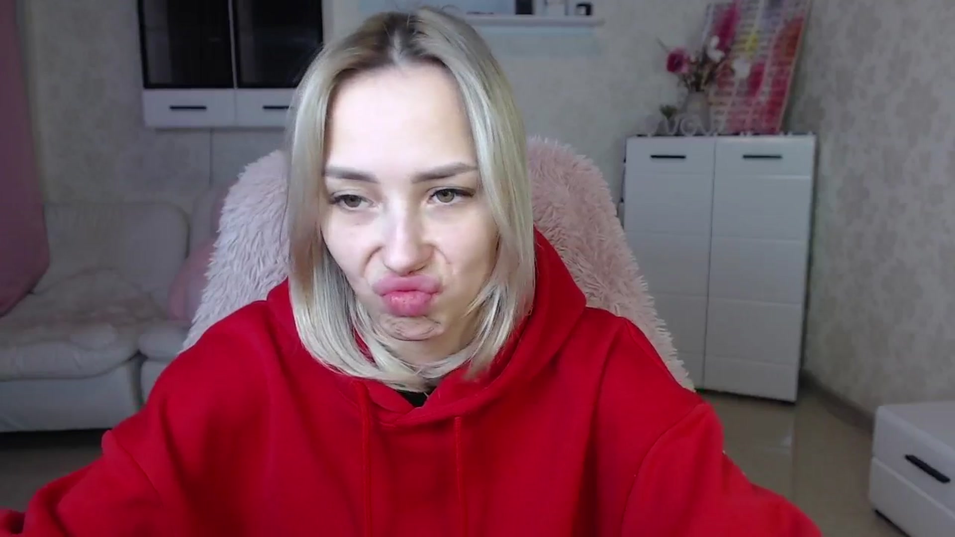 Gallery image thumbnail from Lady_lucky1's myfreecams stream on, 03/18/2024, 18:28 image 6 of 20
