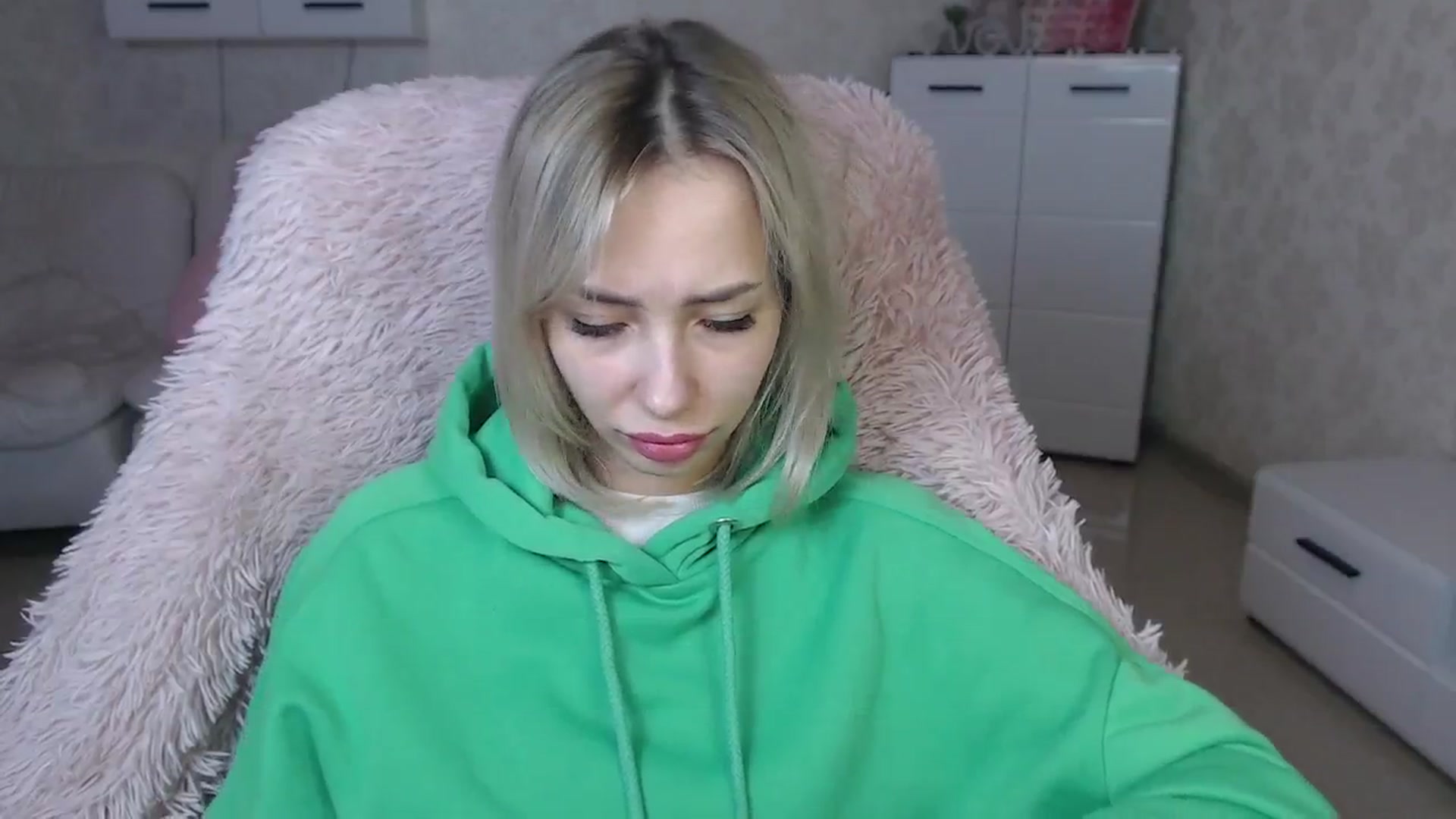 Gallery image thumbnail from Lady_lucky1's myfreecams stream on, 03/19/2024, 17:10 image 4 of 20