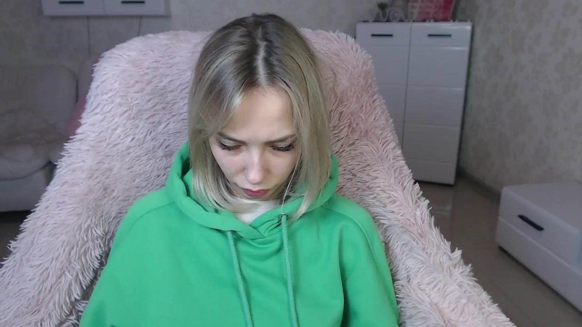 Gallery image thumbnail from Lady_lucky1's myfreecams stream on, 03/19/2024, 17:10 image 8 of 20