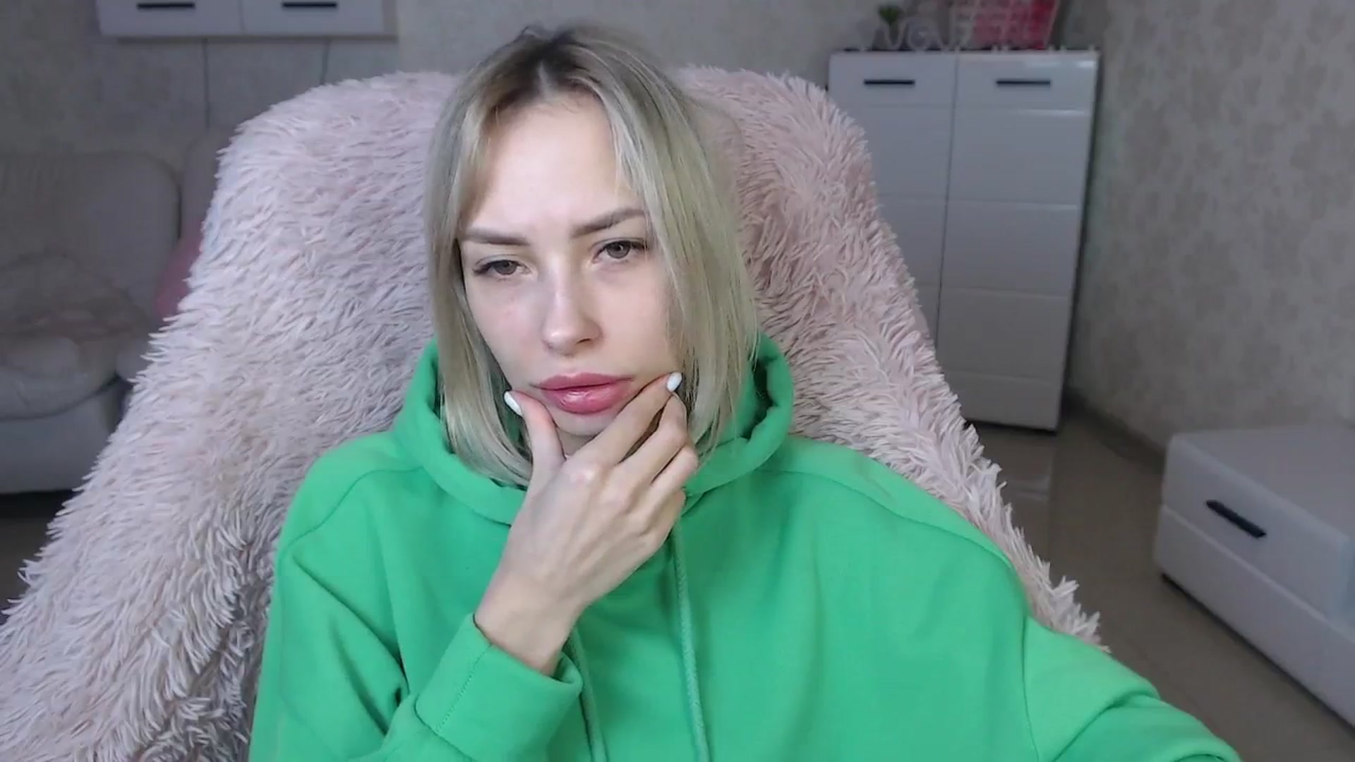 Gallery image thumbnail from Lady_lucky1's myfreecams stream on, 03/19/2024, 17:10 image 9 of 20