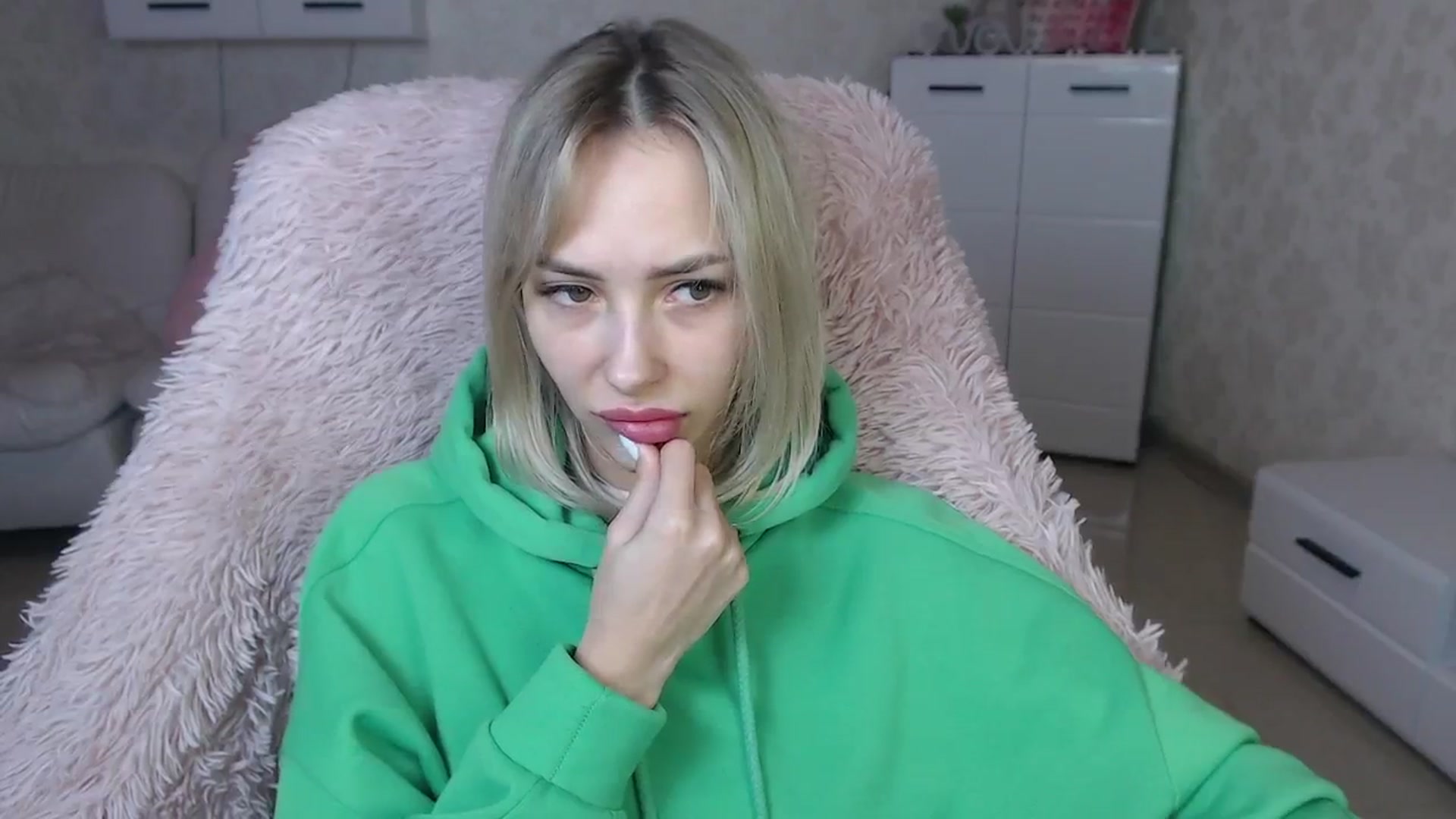 Gallery image thumbnail from Lady_lucky1's myfreecams stream on, 03/19/2024, 17:10 image 10 of 20